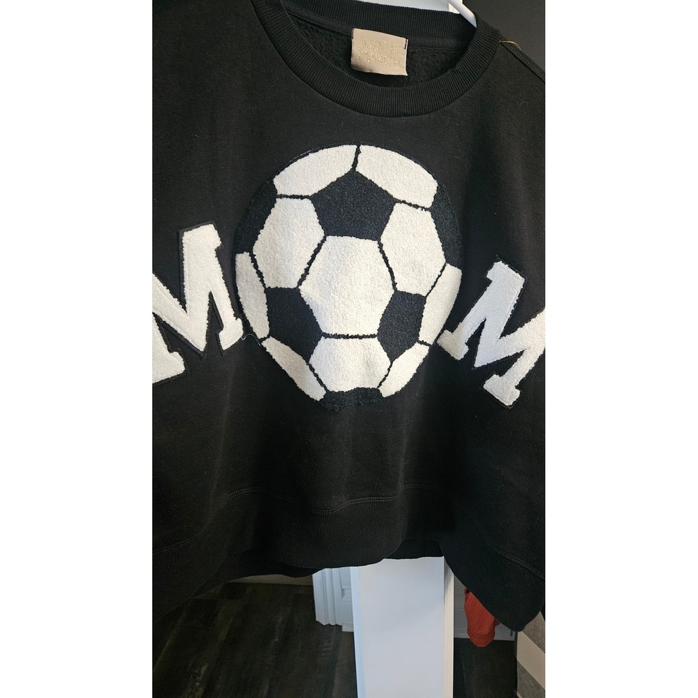 Soccer mom Judith March Soccer Chenille Patch pullover sweatshirt size L